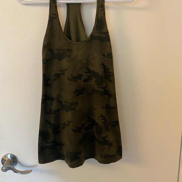 Lululemon tank, used - Picture 3 of 3